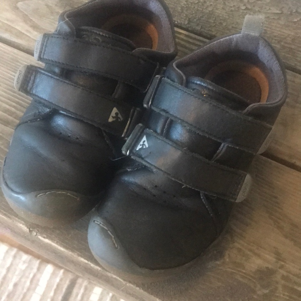 Plae leather tennis shoes size 12.5